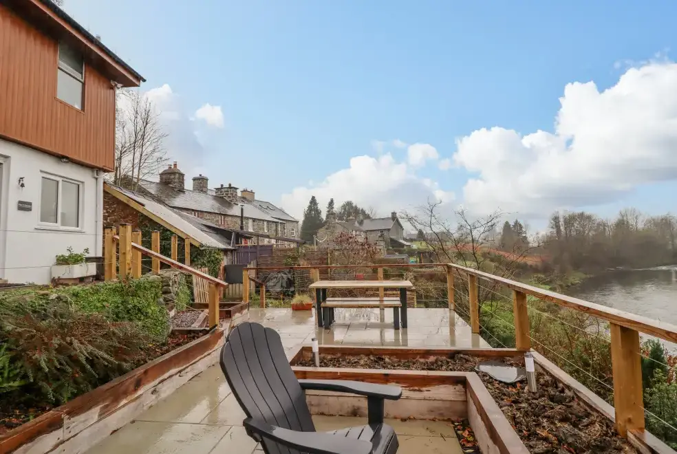 Decked area at Pengeulan