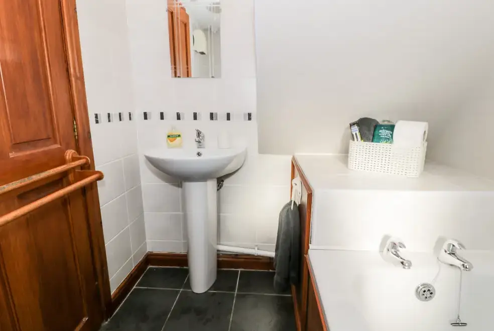 Family bathroom at Peniarth