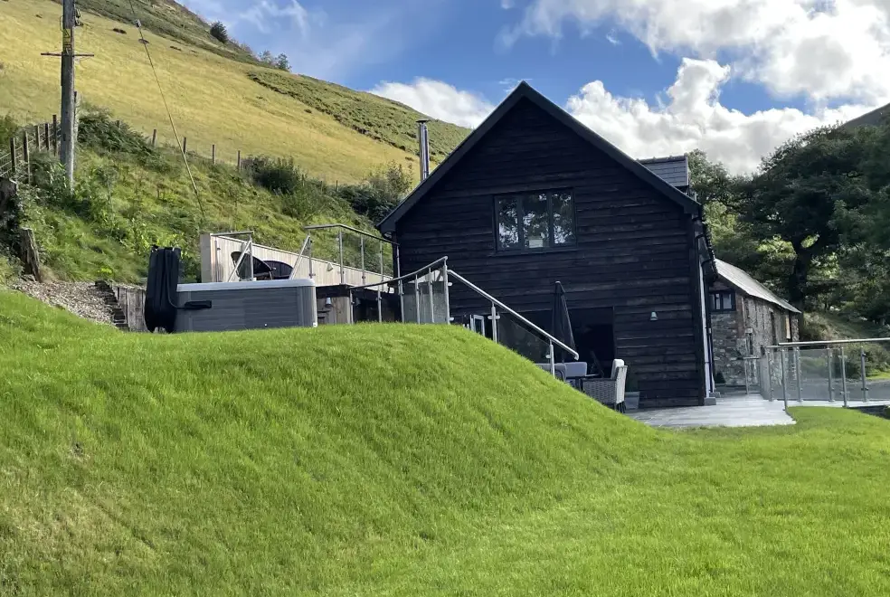 Pennant Uchaf, from the outside