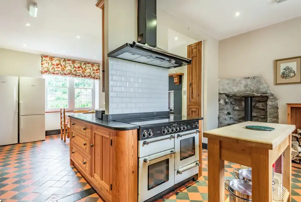 Farmhouse style kitchen at Pensarn Hall Dogs-welcome Cottage, Snowdonia North Wales 