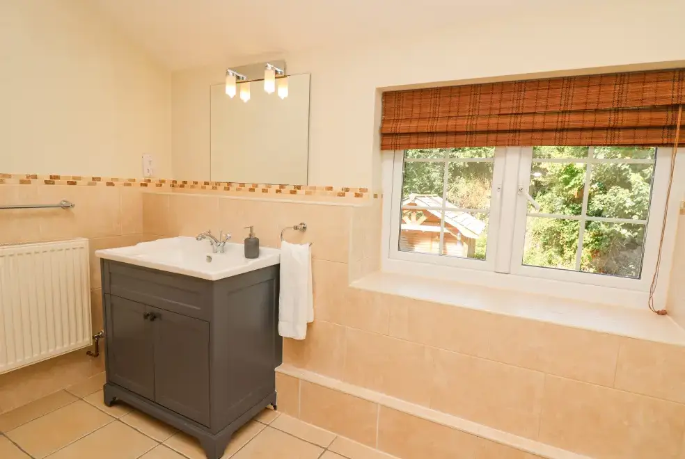 Family bathroom at Penuwch Fach