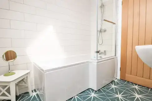 Family bathroom at Pepperpots, Cornwall