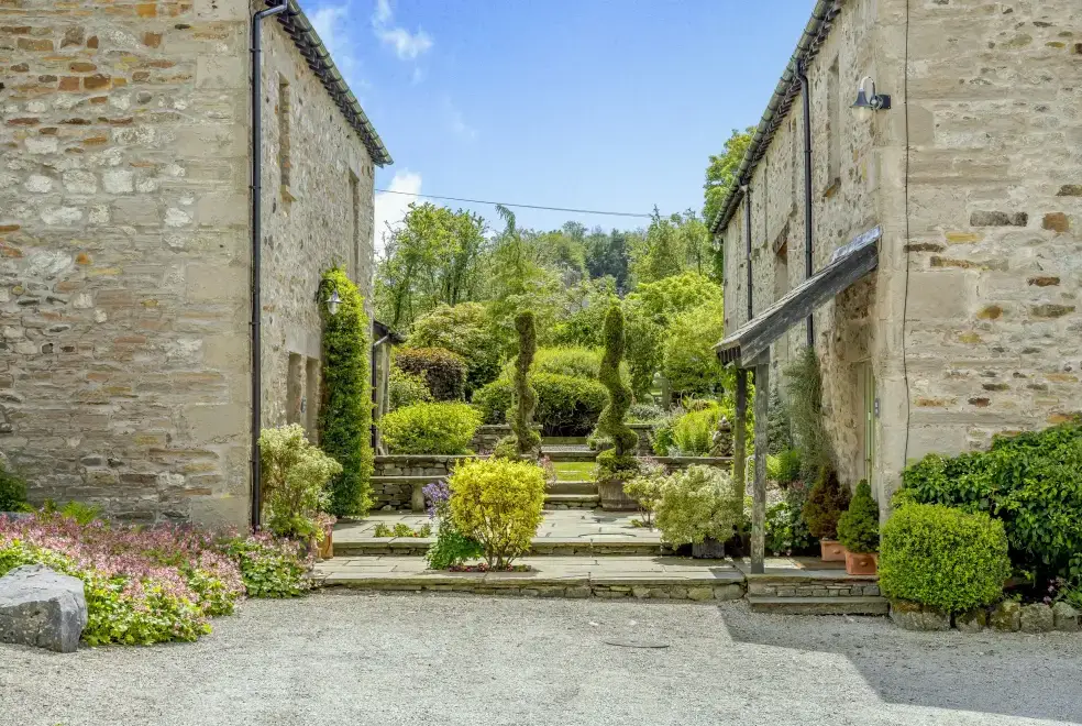 Pickle Barn, from the outside