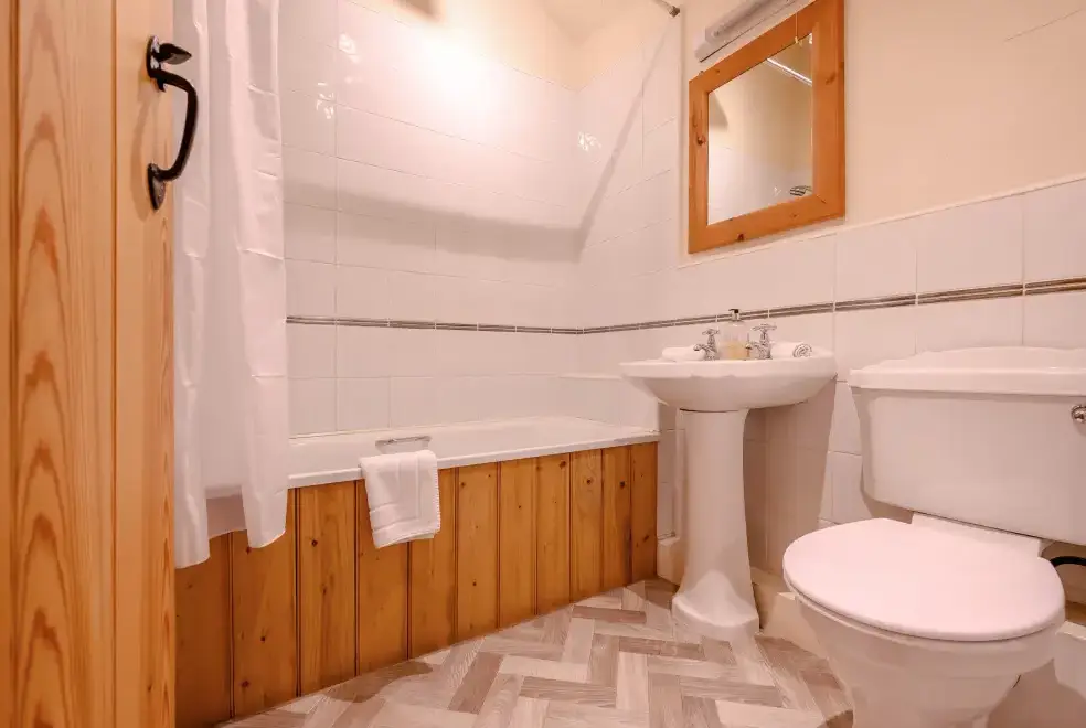 Family bathroom at Pickle Country Cottage