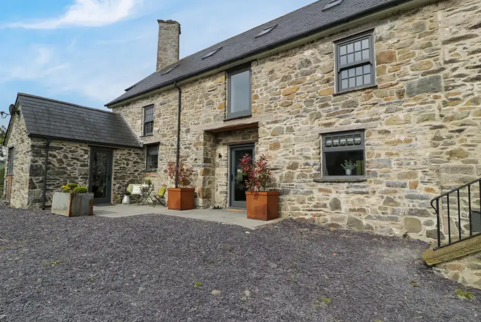 Plas Glan Yr Afon, from the outside