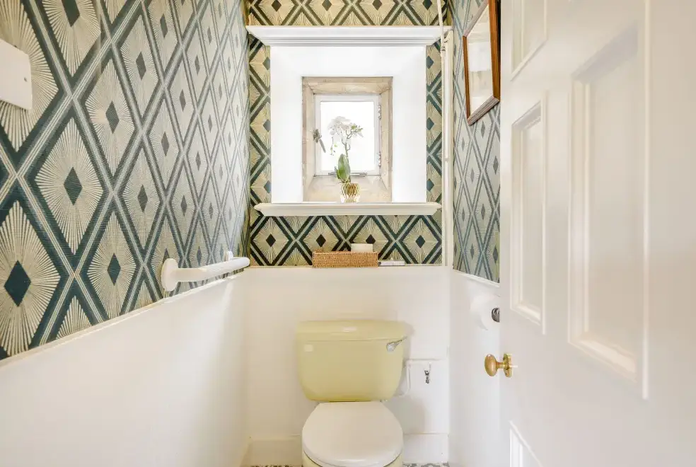 Loo at Plas Gwynfryn