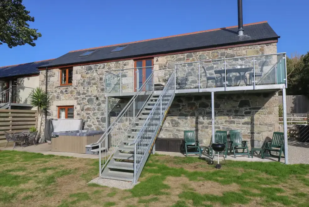 Pol Glas Hall, from the outside