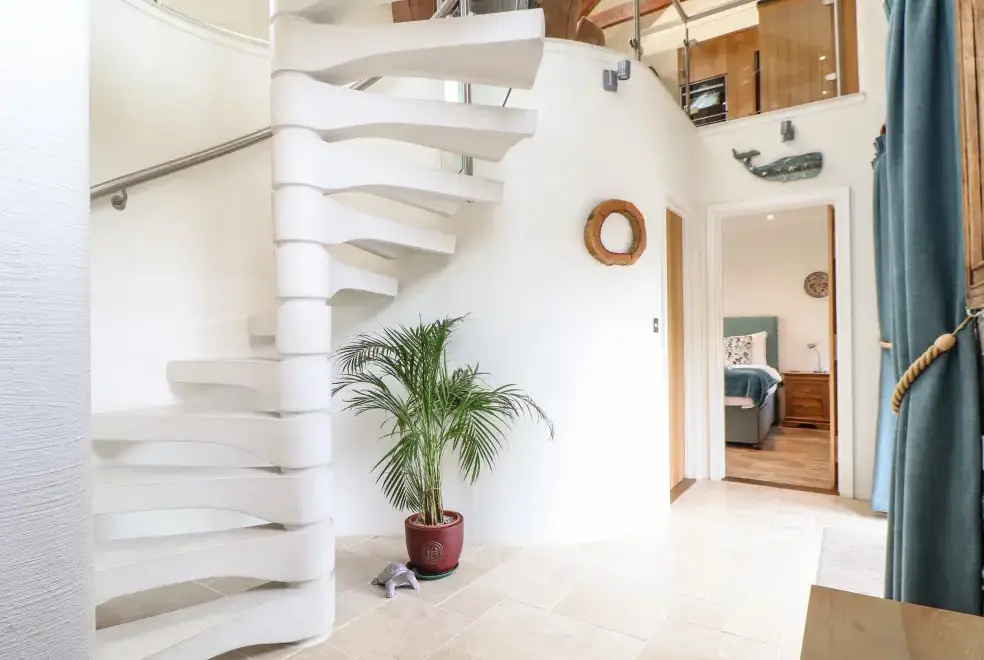 Pol Glas Hall, from the outside