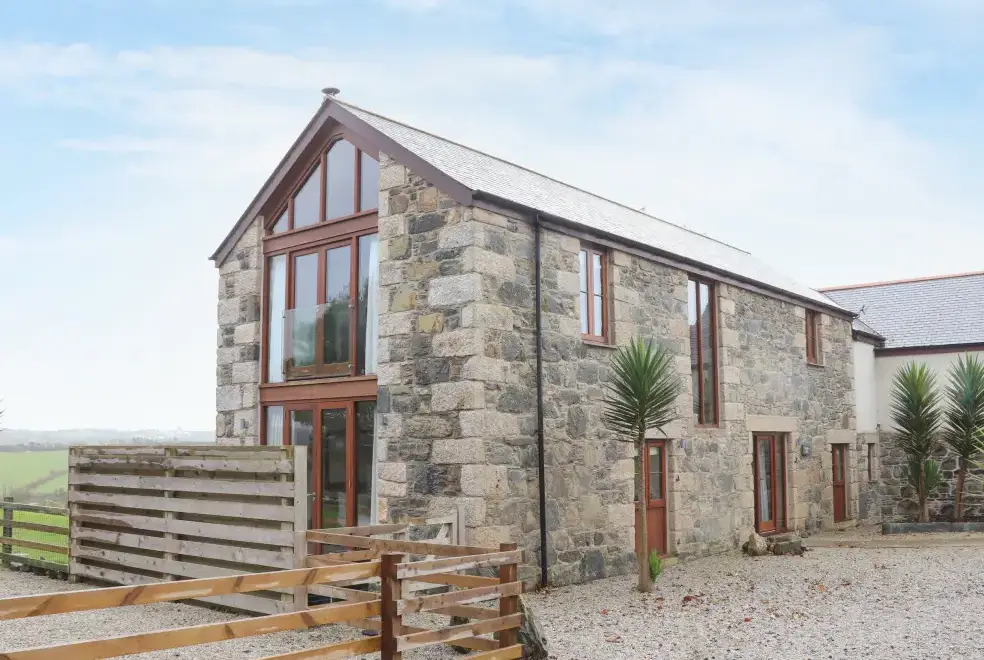 Pol Glas Hall, from the outside