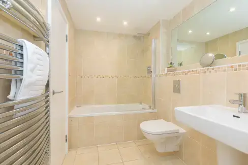 Family bathroom at Portside, Cornwall