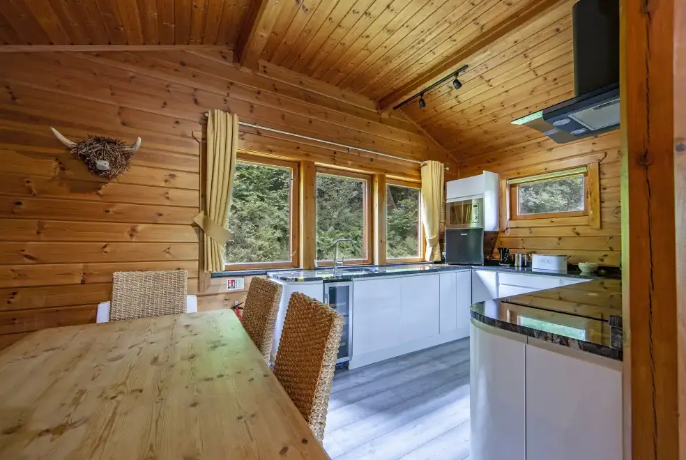 Kitchen/diner at Portsonacahan Lodges 