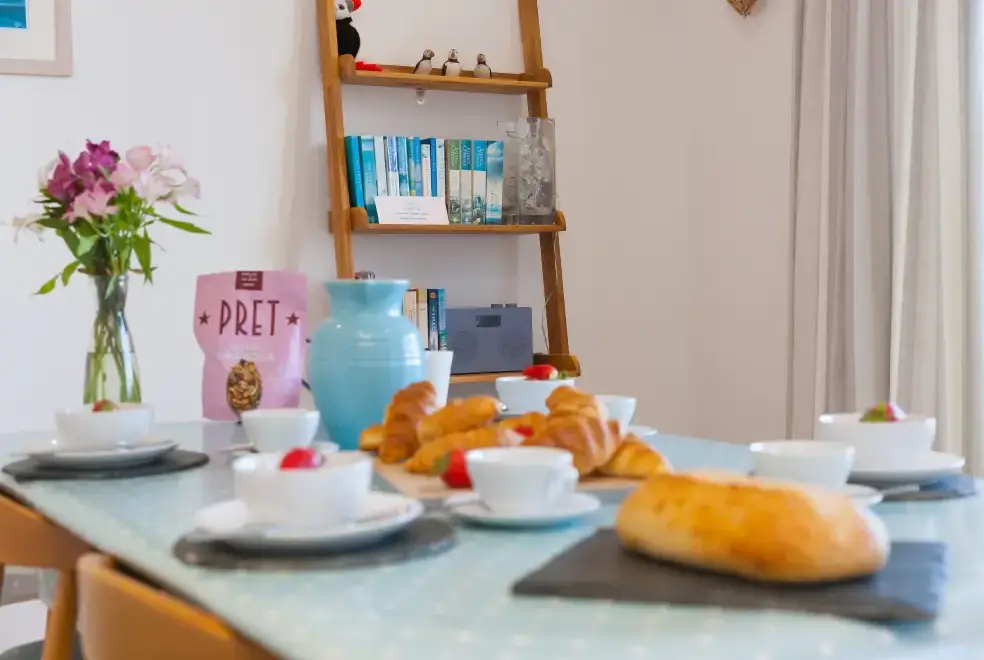 Dining room at Puffins