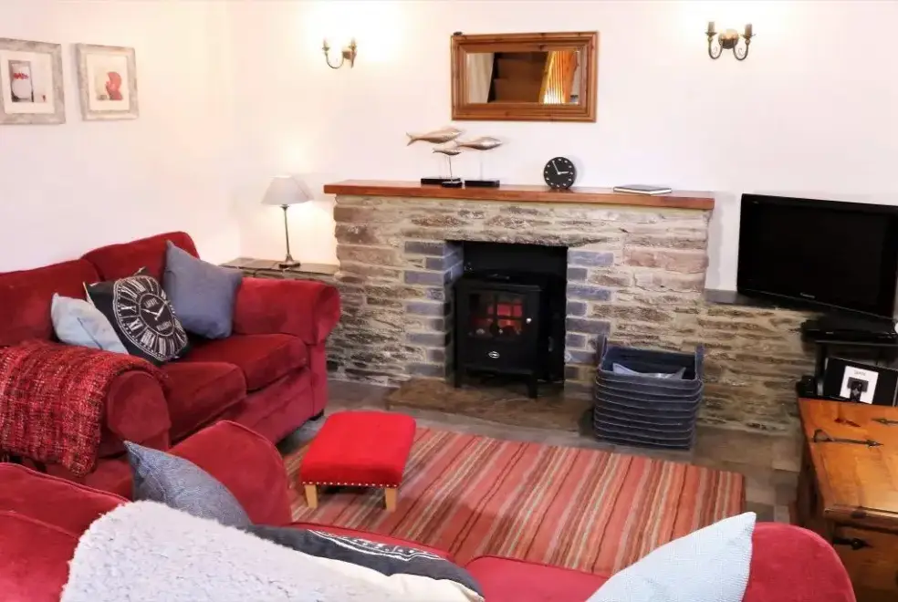 Lounge at Rafters, 2 bedrooms, sleeps 4, level enclosed garden, dog friendly