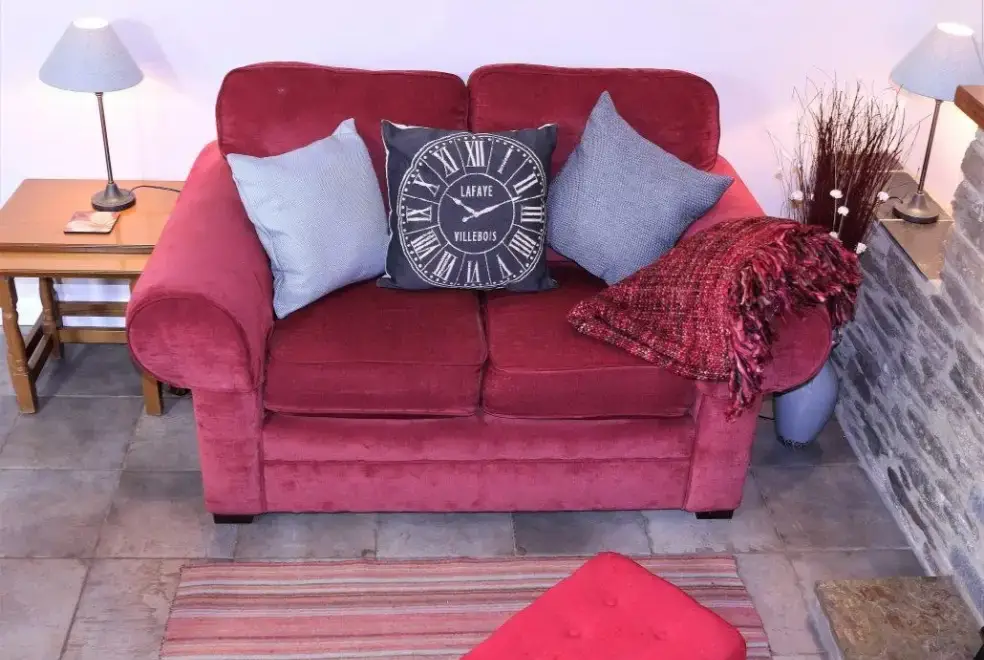 Lounge at Rafters, 2 bedrooms, sleeps 4, level enclosed garden, dog friendly