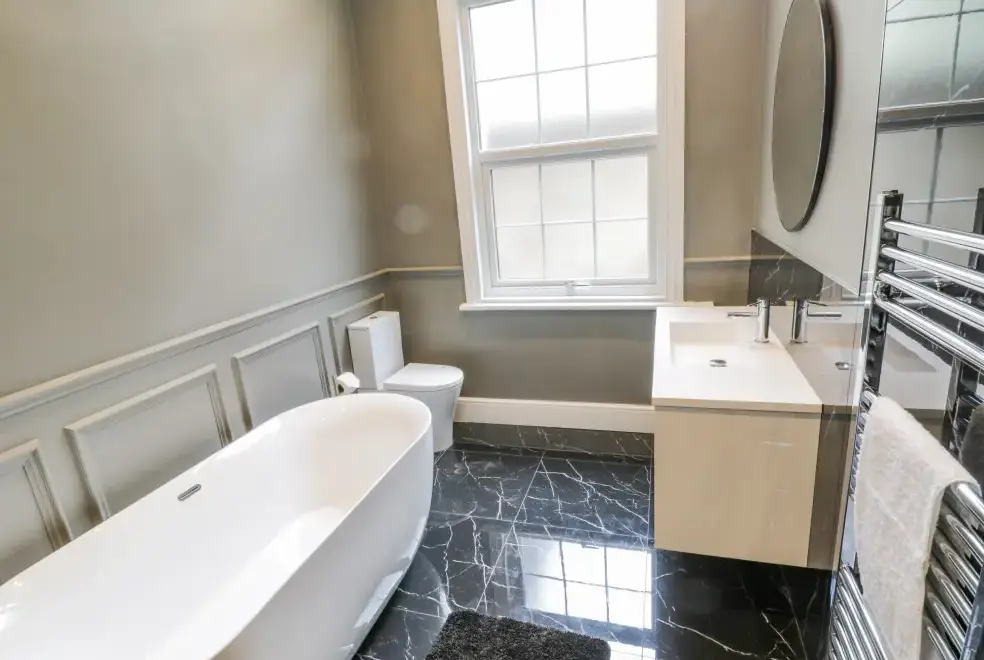 Family bathroom at Railway House