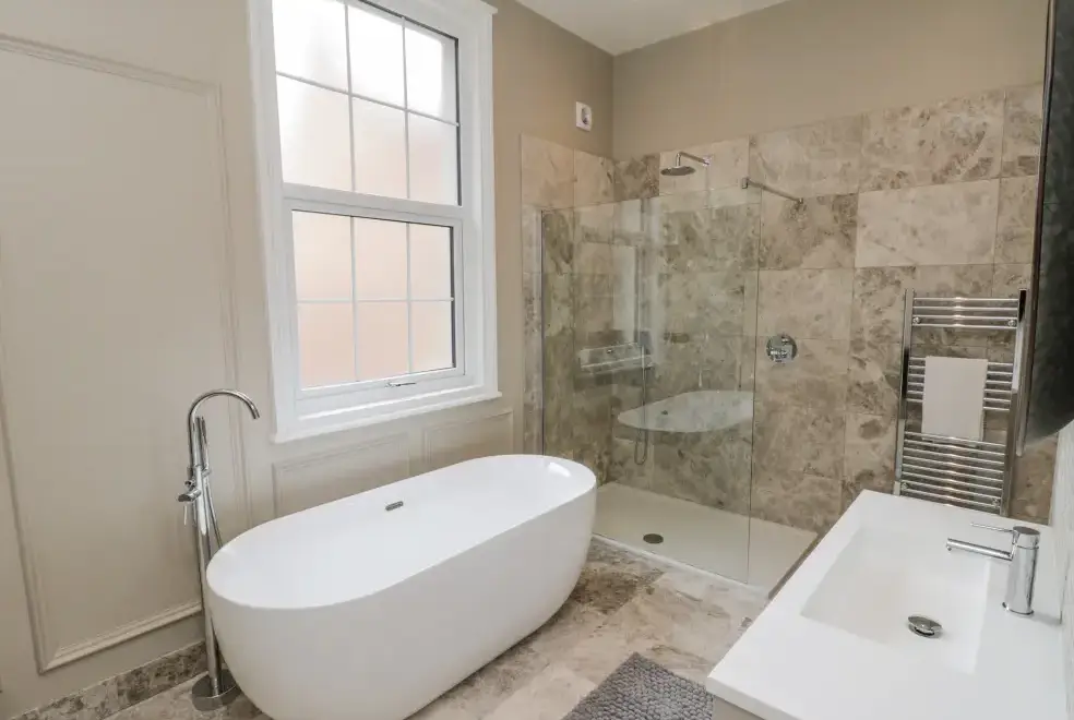 Family bathroom at Railway House