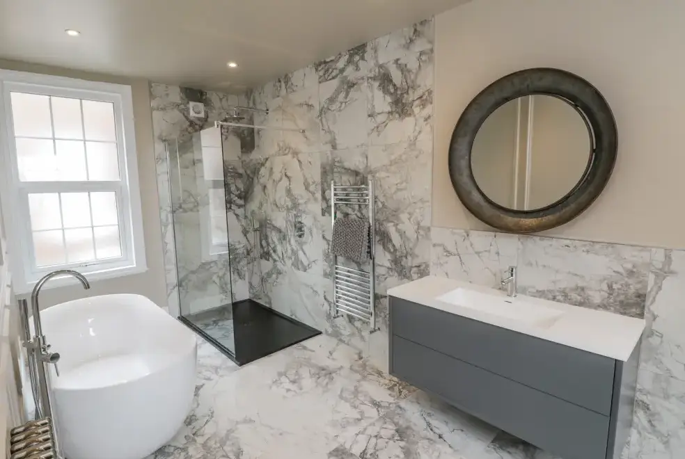 Family bathroom at Railway House