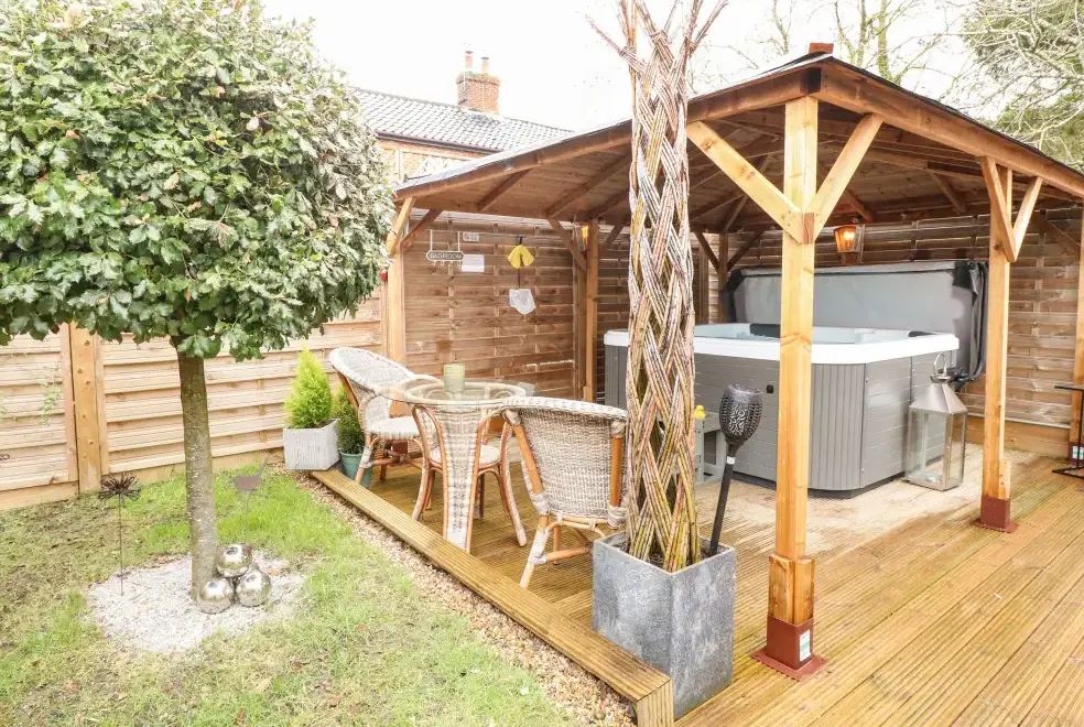 Private Hot Tub at Red Brick Retreat