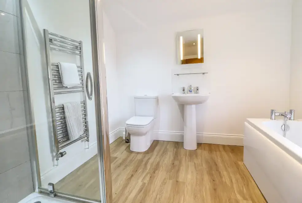 Family bathroom at Red House Farm