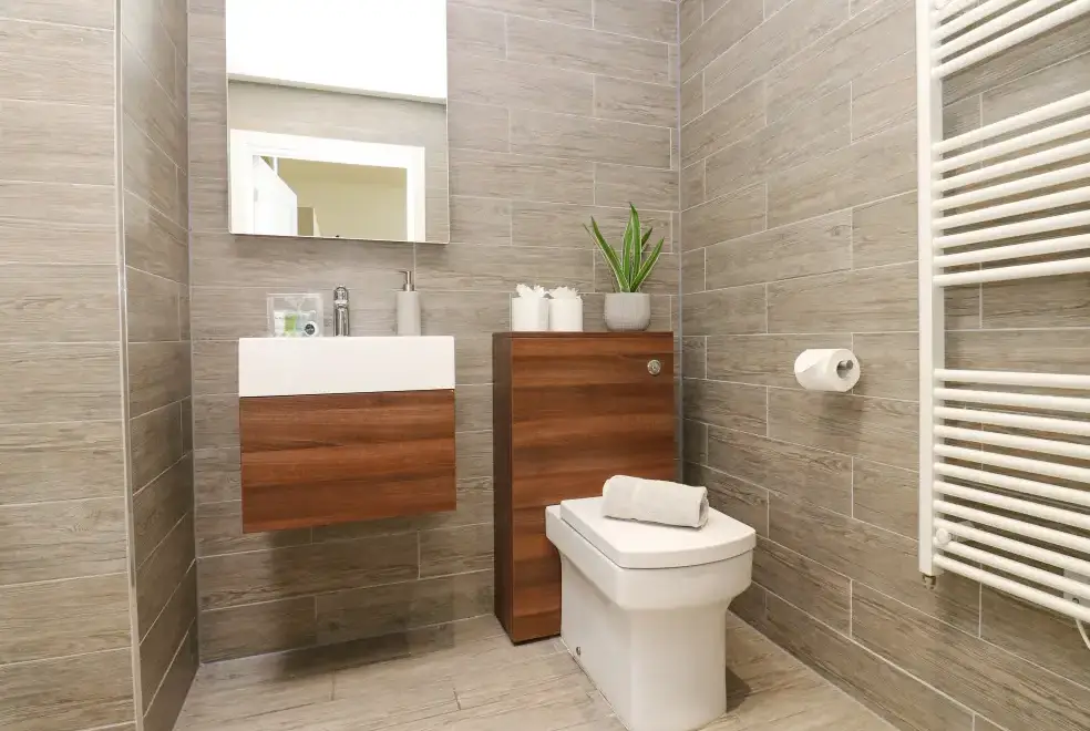 Ensuite bathroom at Restharrow Lodge