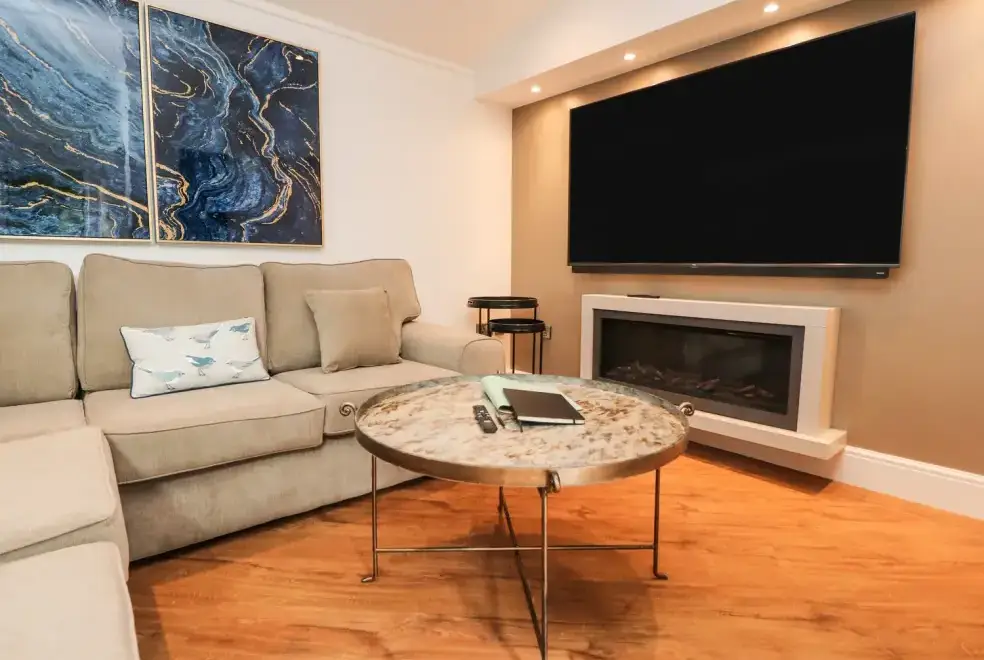 Lounge at Retreat By The Bowers