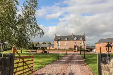 Rhandregynwen Hall, Powys, Mid Wales