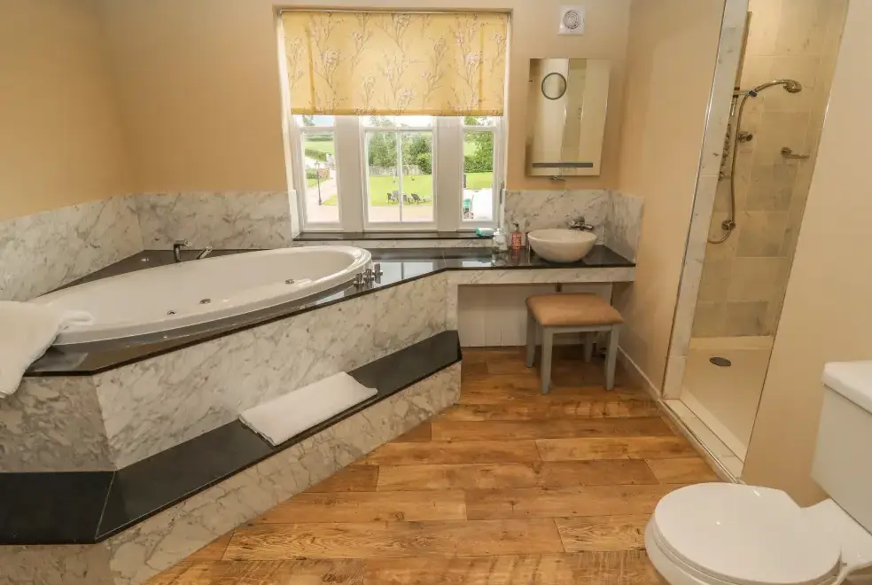 Ensuite bathroom at Rhandregynwen Hall