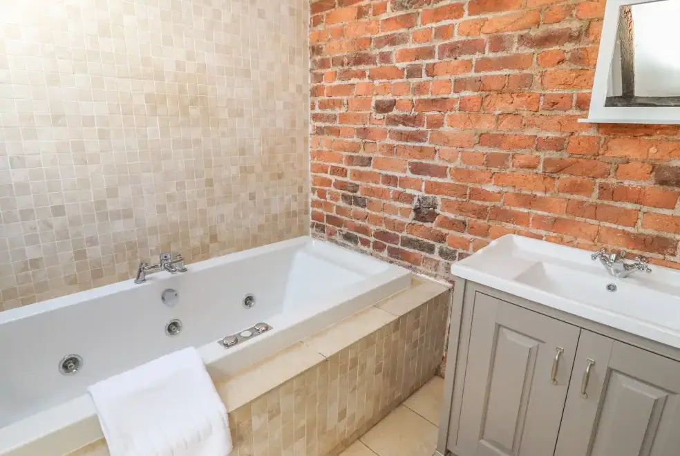 Ensuite bathroom at Rhandregynwen Hall