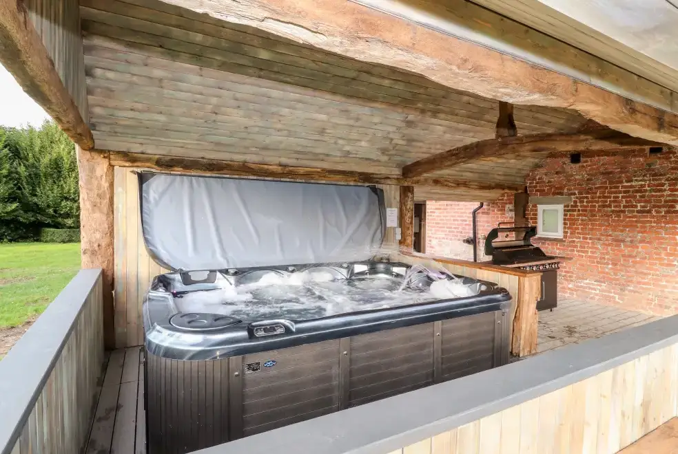 Private Hot Tub at Rhandregynwen Hall