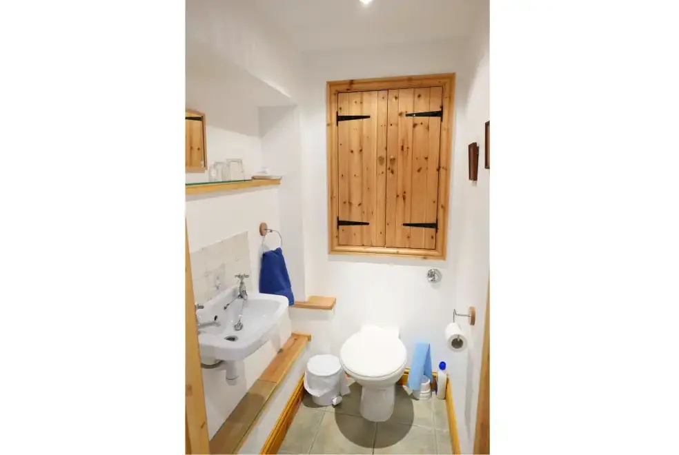 Loo at Rhydd Holiday Barn