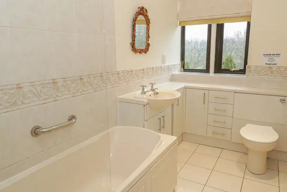 Family bathroom at Richmond Country House