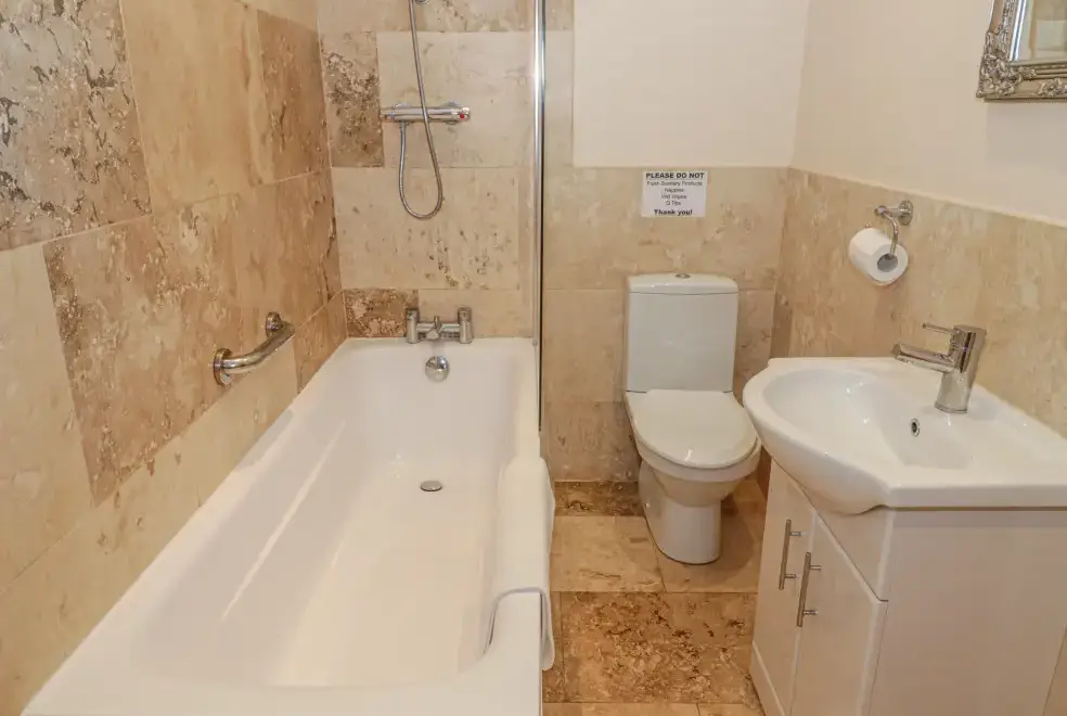 Family bathroom at Richmond Country House