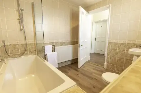 Family bathroom at Roa Island House, Cumbria