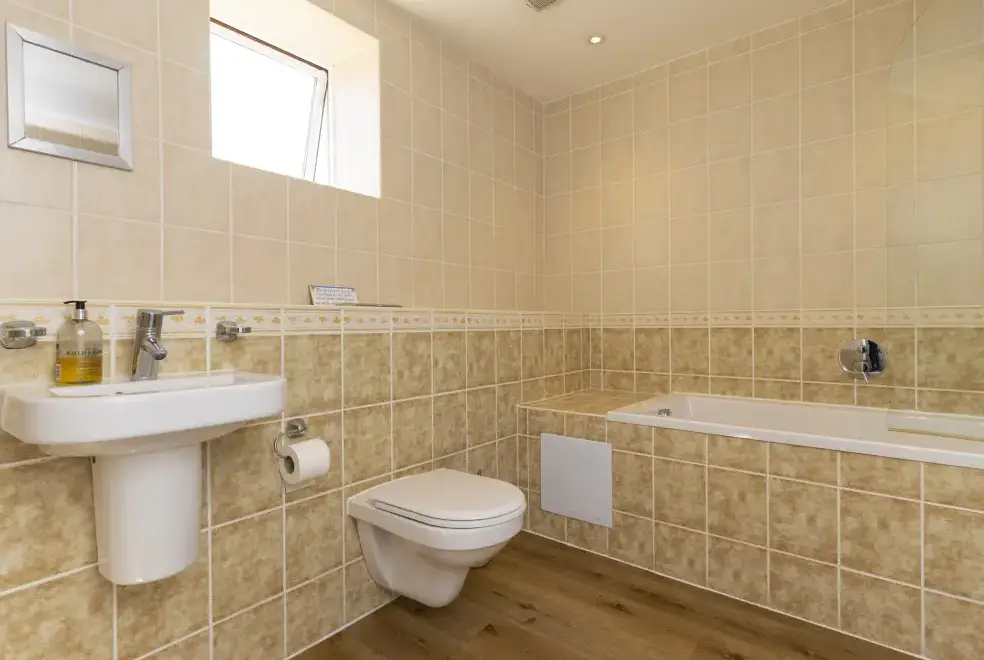 Family bathroom at Roa Island House