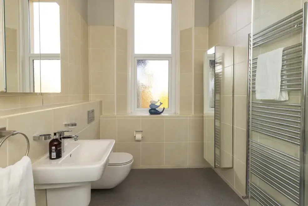 Family bathroom at Roa Island House