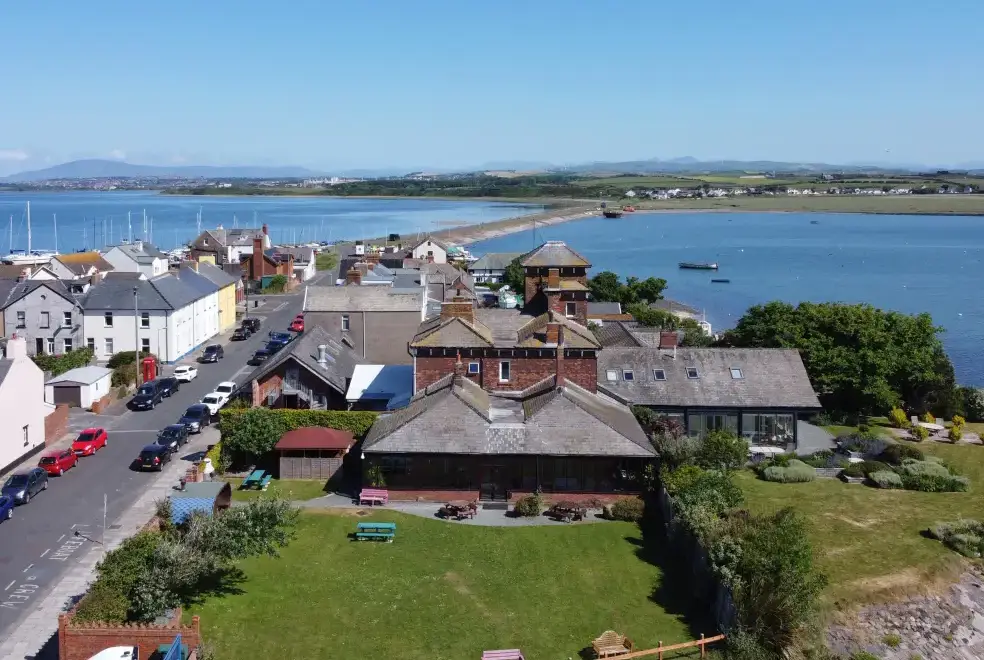 Coastal scenes near Roa Island House