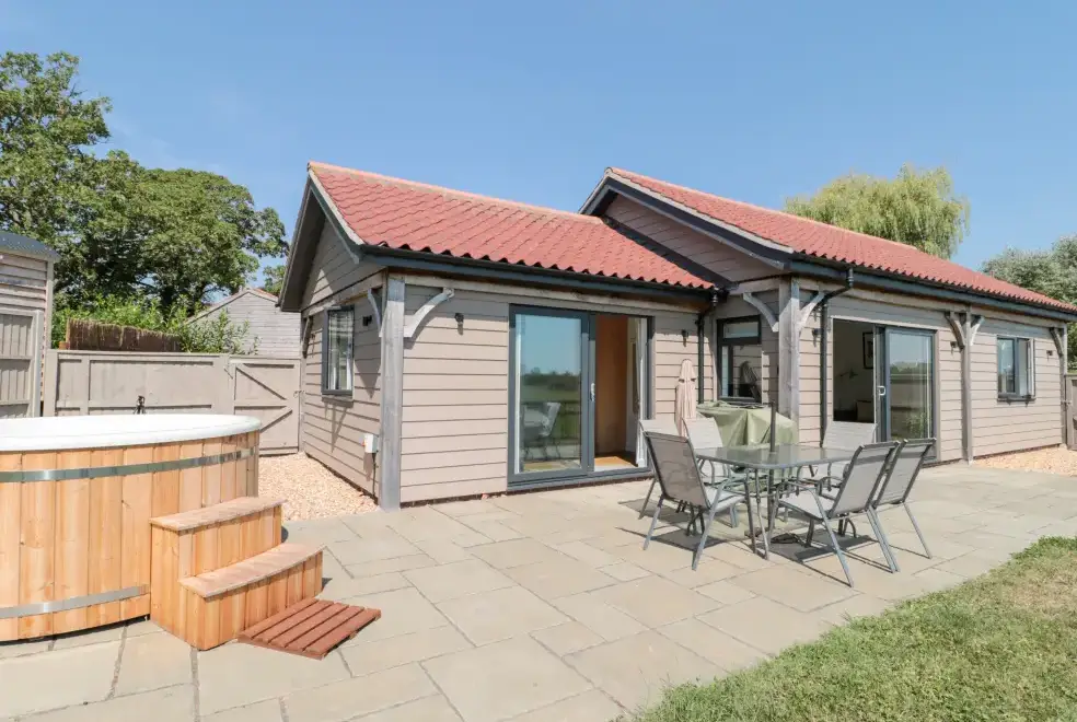 Robins Corner, from the outside