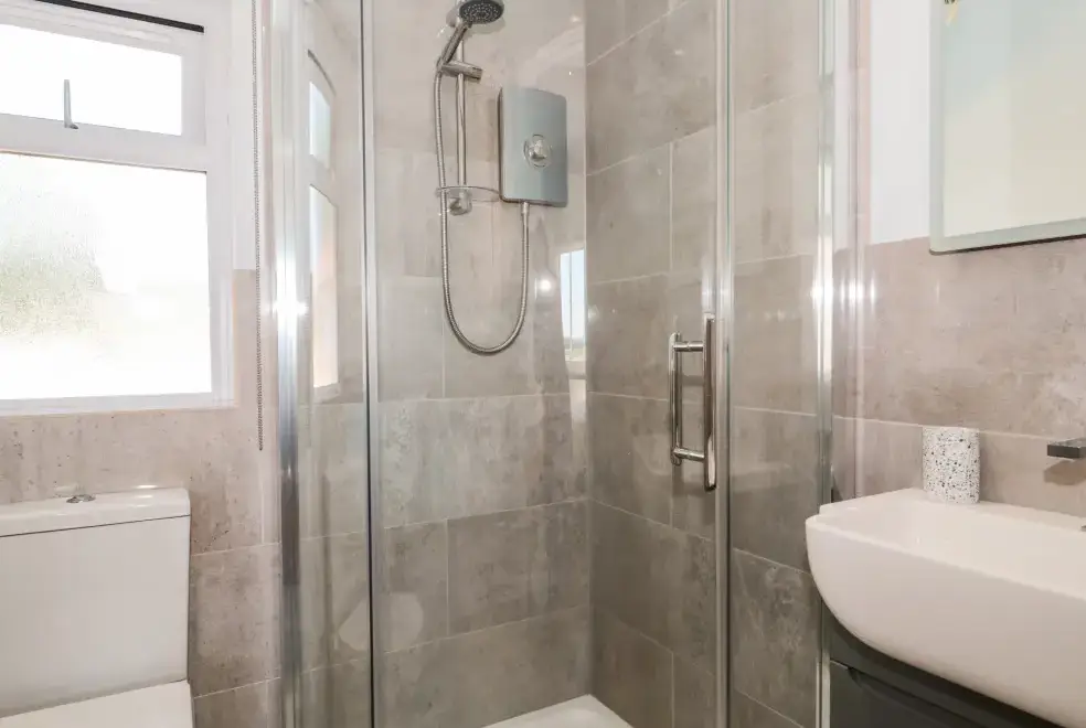 Shower room at Robins Corner