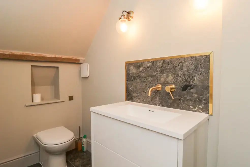 Loo at Rockstowes House