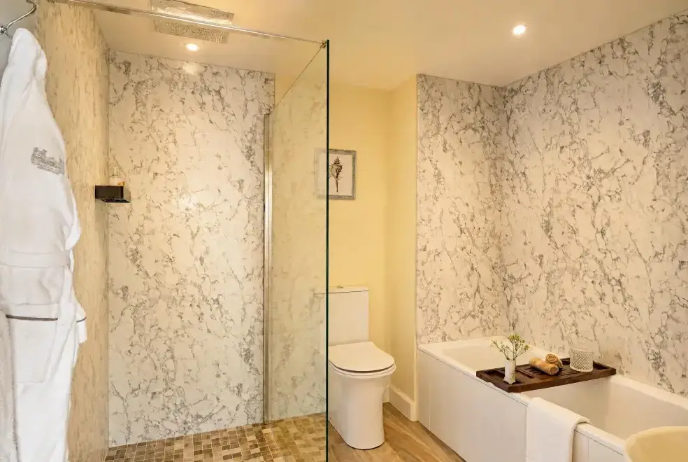 Family bathroom at Rosehaven