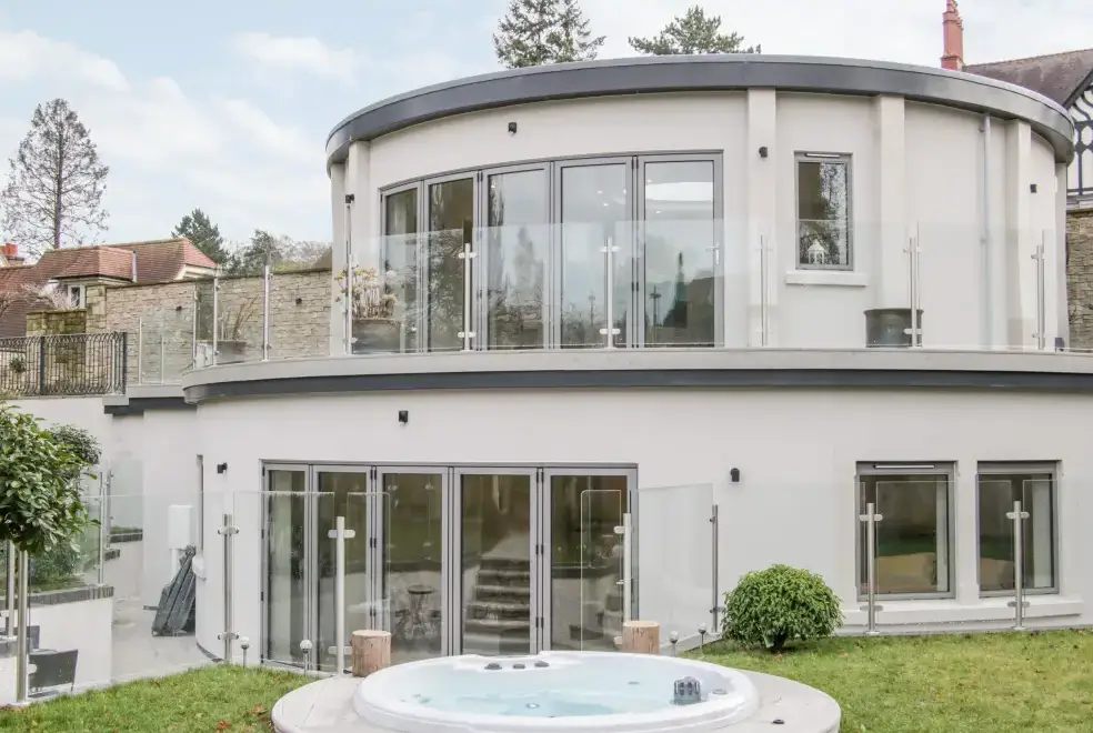 Private Hot Tub at Round House