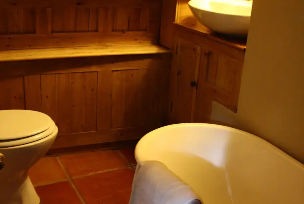Ensuite bathroom at Rower Fort