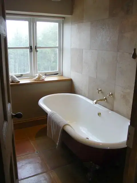 Family bathroom at Rower Fort