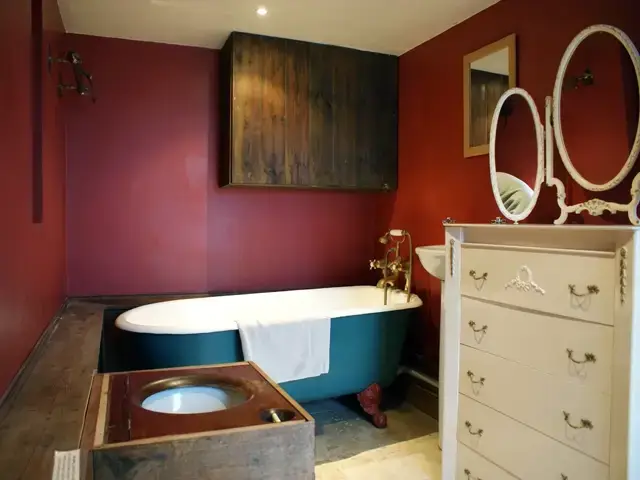 Family bathroom at Rower Fort