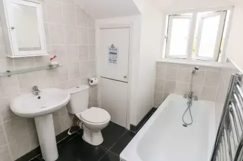 Family bathroom at Saddlers Cottage, Berllandeg Farm, Pembrokeshire