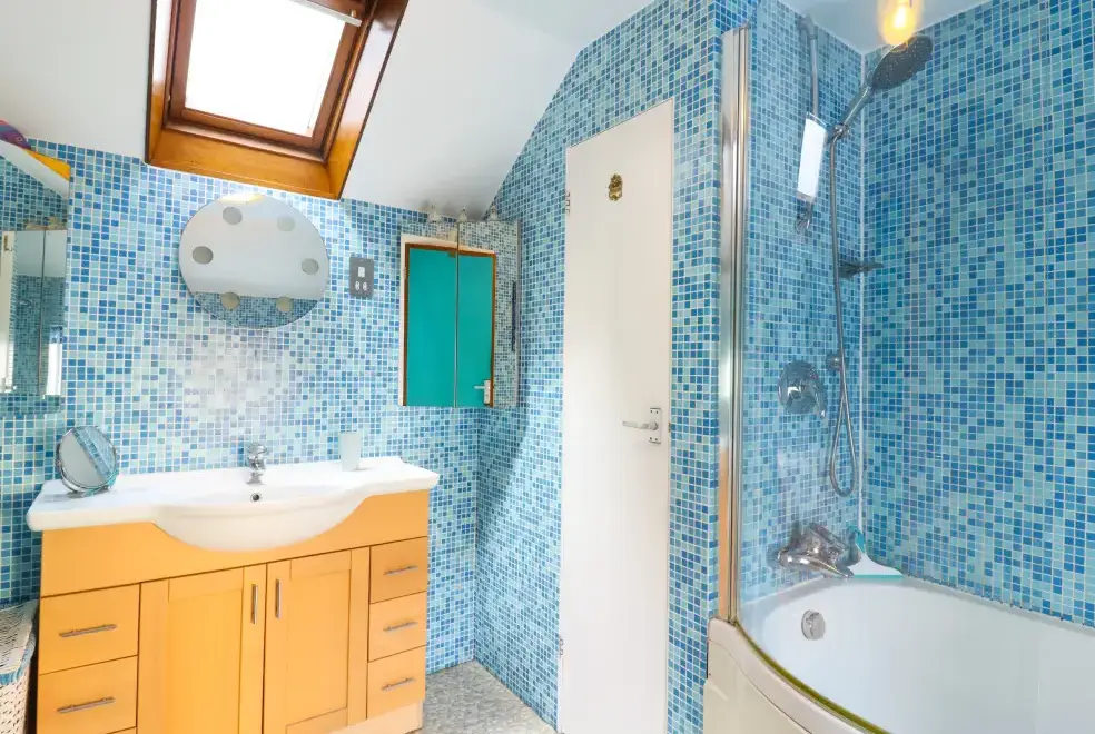 Ensuite bathroom at Samphire