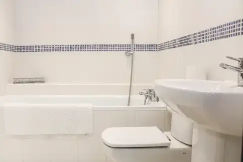 Family bathroom at Sandridge Barton, Devon