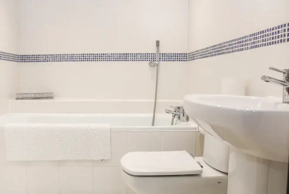 Family bathroom at Sandridge Barton