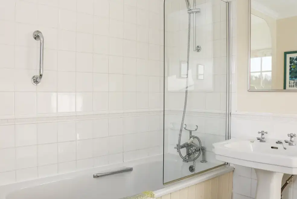 Family bathroom at Sandridge Barton