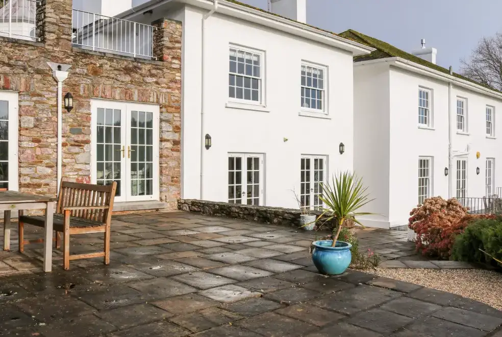 Sandridge Barton, from the outside